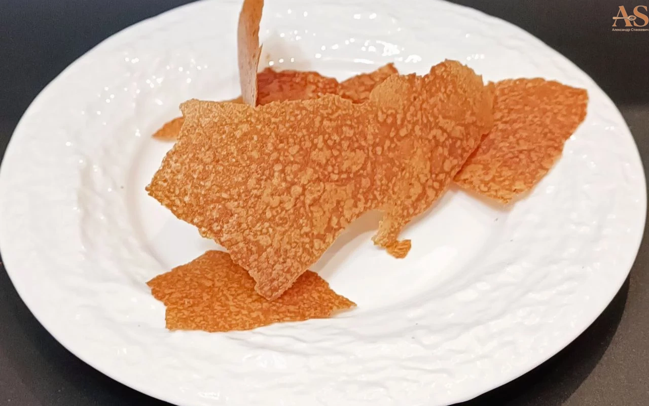 Чипс из куриной кожи.